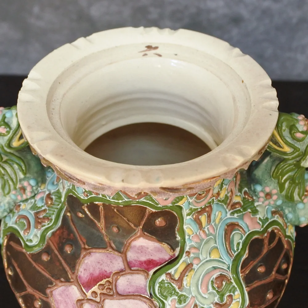 Antique Japanese Satsuma Moriage Foo Dog Floral Vase Urn - Picture 13 of 14